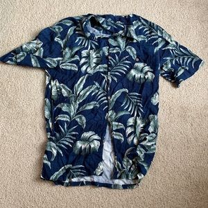 Hawaiian shirt, men’s size small!
